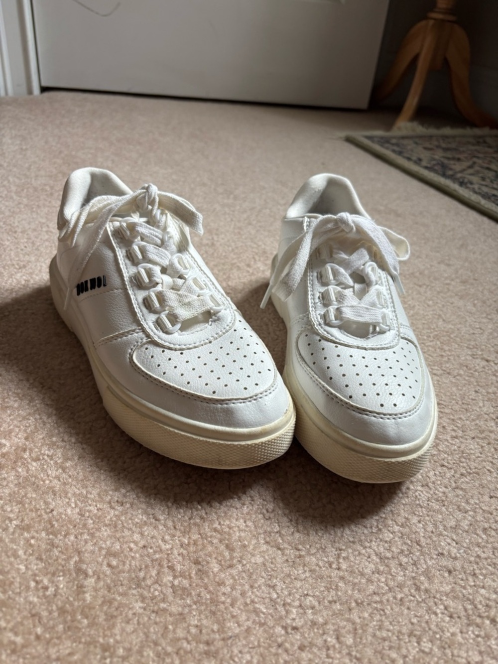 White Low-Top Casual Sneakers